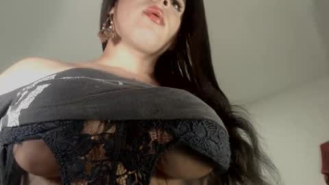 Snapshot of mistressxxalice chatting on December 28, 2024, 10:34 pm ALICE MADANE online show from December 28, 2024, 10:34 pm