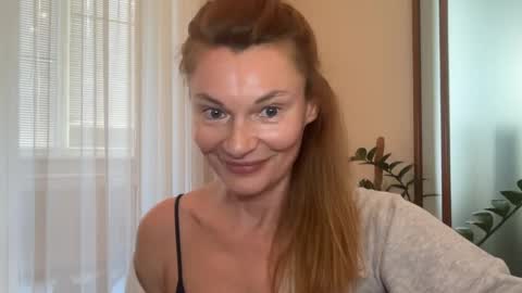 MistyBarnes NONUDE MODEL online show from April 25, 2026, 3:09 pm