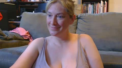 Snapshot of mistymountains96 chatting on June 17, 2026, 11:27 pm Misty Mountains online show from June 17, 2026, 11:27 pm