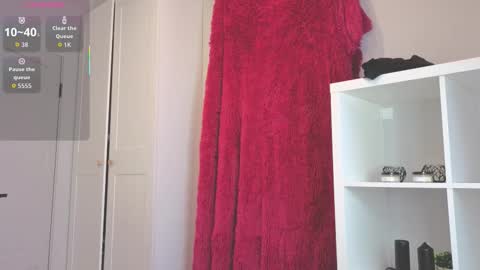 miu_in_chains online show from November 27, 2025, 6:59 am