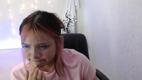 Snapshot of mixie_cute chatting on December 1, 2024, 7:47 pm mixie_cute online show from December 1, 2024, 7:47 pm