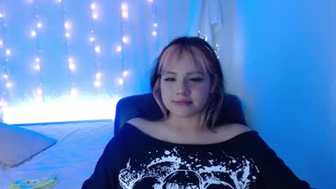 Snapshot of mixie_cute chatting on December 5, 2024, 12:19 am mixie_cute online show from December 5, 2024, 12:19 am