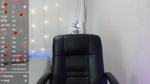 Snapshot of mixie_cute chatting on December 20, 2024, 1:03 am mixie_cute online show from December 20, 2024, 1:03 am