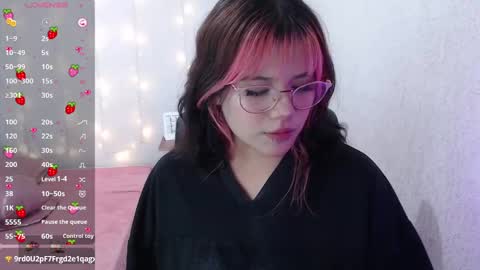 Snapshot of mixie_cute chatting on January 19, 2025, 9:23 pm mixie_cute online show from January 19, 2025, 9:23 pm