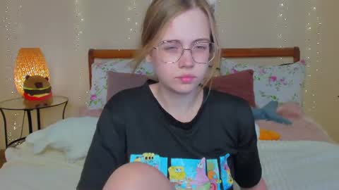 Snapshot of miya_soft chatting on July 4, 2026, 1:23 am Miya online show from July 4, 2026, 1:23 am