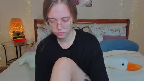Snapshot of miya_soft chatting on July 18, 2026, 1:43 am Miya online show from July 18, 2026, 1:43 am