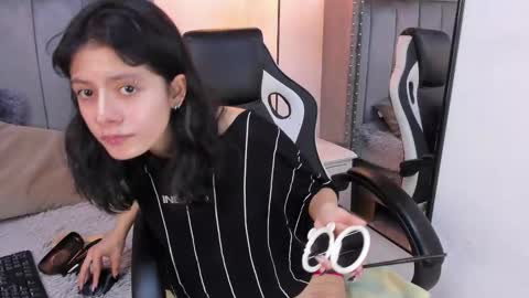 Snapshot of miyu_komori chatting on February 12, 2026, 12:44 pm miyu_komori online show from February 12, 2026, 12:44 pm