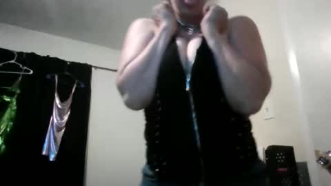 Snapshot of miztrezk chatting on May 9, 2026, 5:29 pm miztrezk online show from May 9, 2026, 5:29 pm
