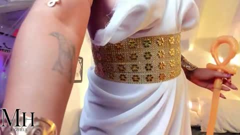 mizzhell_ online show from October 25, 2025, 3:51 pm