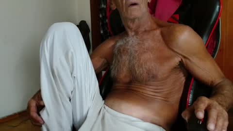 Snapshot of mjmadurengue chatting on May 3, 2026, 9:21 pm Mario jose online show from May 3, 2026, 9:21 pm