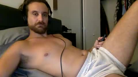 Snapshot of mkmarkets chatting on October 15, 2025, 9:09 am Hrny Lat .. online show from October 15, 2025, 9:09 am