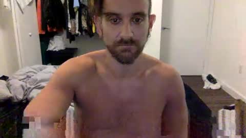 Snapshot of mkmarkets chatting on October 28, 2025, 5:11 am Hrny Lat .. online show from October 28, 2025, 5:11 am