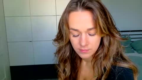 mmminnie online show from November 5, 2025, 10:26 am