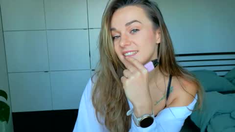 mmminnie online show from November 27, 2025, 11:56 am