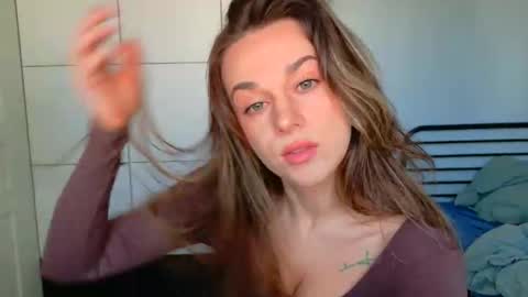 mmminnie online show from March 18, 2026, 10:51 am