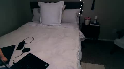 Angel online show from November 3, 2025, 5:20 am