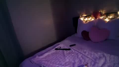 Snapshot of mmmmmwah chatting on February 15, 2026, 6:43 am Angel online show from February 15, 2026, 6:43 am