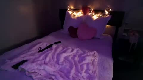 Snapshot of mmmmmwah chatting on February 15, 2026, 7:51 am Angel online show from February 15, 2026, 7:51 am