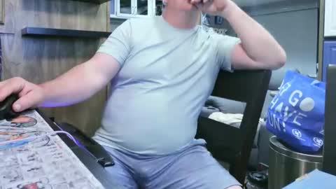 mmmthatsfunnn online show from May 14, 2026, 3:24 am