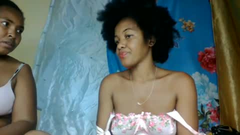 Snapshot of mmyriame chatting on June 20, 2026, 7:49 pm mmyriame online show from June 20, 2026, 7:49 pm