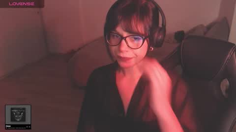 Snapshot of modjo_ chatting on December 21, 2025, 4:30 am Modjo online show from December 21, 2025, 4:30 am