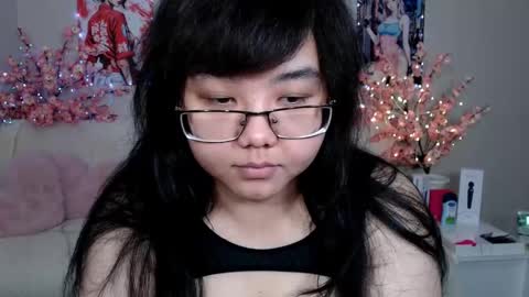 Molly online show from April 26, 2026, 3:37 am