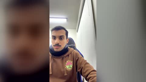 mohammedthebestis10 online show from December 22, 2025, 4:04 pm