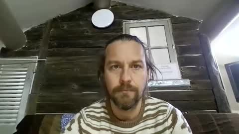 Snapshot of moi9876543210 chatting on November 21, 2025, 9:19 am Julien online show from November 21, 2025, 9:19 am