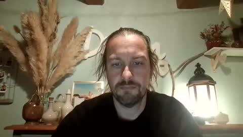 Snapshot of moi9876543210 chatting on January 6, 2026, 8:23 pm Julien online show from January 6, 2026, 8:23 pm