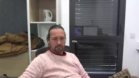 Snapshot of moi9876543210 chatting on February 2, 2026, 10:47 am Julien online show from February 2, 2026, 10:47 am