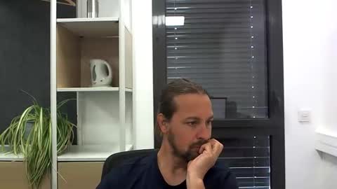 Julien online show from June 8, 2026, 10:04 am