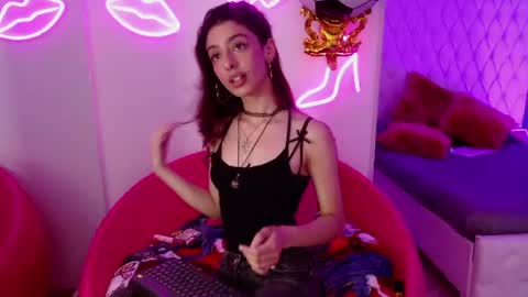 Snapshot of moira_jam chatting on July 3, 2026, 8:48 pm Moira online show from July 3, 2026, 8:48 pm