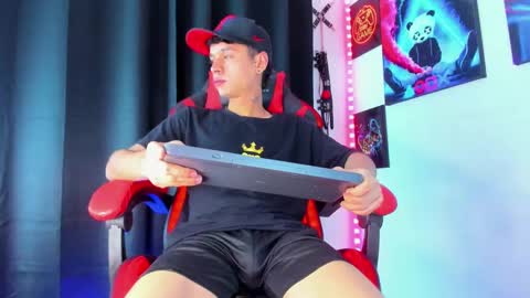 Snapshot of moises_23cm chatting on December 6, 2024, 4:25 am moises_23cm online show from December 6, 2024, 4:25 am