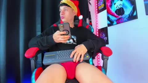 Snapshot of moises_23cm chatting on December 15, 2024, 8:25 pm moises_23cm online show from December 15, 2024, 8:25 pm