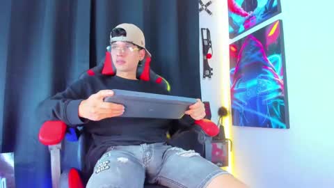 Snapshot of moises_23cm chatting on February 2, 2025, 3:17 pm moises_23cm online show from February 2, 2025, 3:17 pm