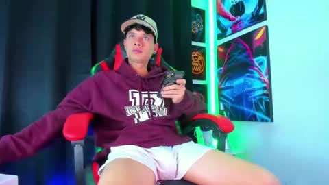 Snapshot of moises_23cm chatting on February 20, 2025, 8:36 pm moises_23cm online show from February 20, 2025, 8:36 pm