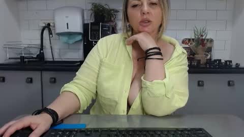 erika online show from February 6, 2025, 1:32 pm
