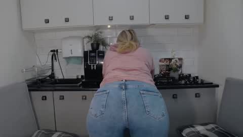 Snapshot of mojjo_erika chatting on September 27, 2025, 7:24 am erika online show from September 27, 2025, 7:24 am