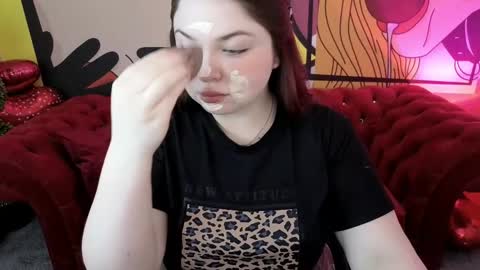 Snapshot of molinmoon chatting on March 17, 2026, 10:02 pm Rosa online show from March 17, 2026, 10:02 pm