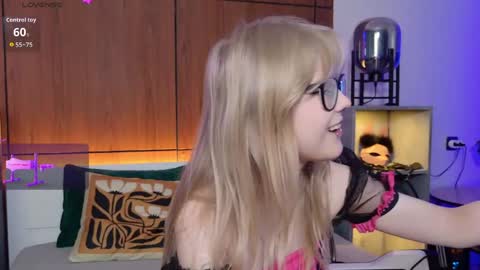 Snapshot of moliqin chatting on May 2, 2026, 7:24 am moliqin online show from May 2, 2026, 7:24 am