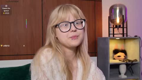 Snapshot of moliqin chatting on June 7, 2026, 7:45 am moliqin online show from June 7, 2026, 7:45 am