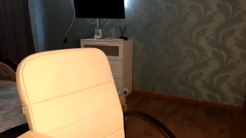 Snapshot of molli_and_tom chatting on May 6, 2026, 3:17 pm Bitcoin 1P8NuZxsaNsQTx7wJJJ7Ao1mic4nvJPVLC online show from May 6, 2026, 3:17 pm