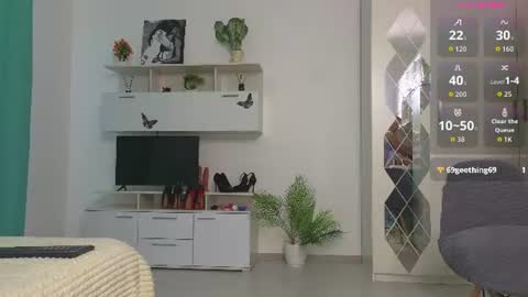 molliblum online show from June 29, 2026, 1:11 pm