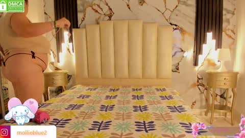 Snapshot of molliebue1 chatting on October 3, 2025, 3:31 pm Hey Guys  Im Mollie online show from October 3, 2025, 3:31 pm