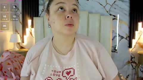 Snapshot of molliebue1 chatting on October 22, 2025, 12:16 pm Hey Guys  Im Mollie online show from October 22, 2025, 12:16 pm