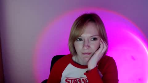 mollilove online show from May 12, 2026, 10:01 am