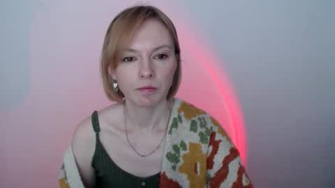 mollilove online show from May 16, 2026, 6:32 am