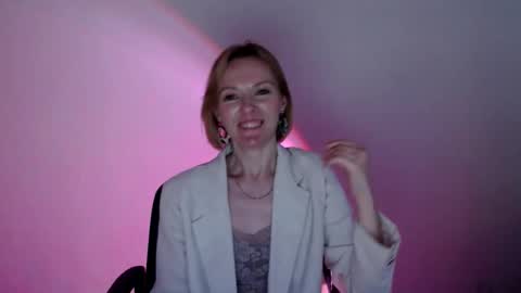 mollilove online show from May 20, 2026, 7:58 am