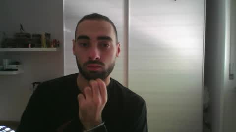 mollo20 online show from October 29, 2025, 1:13 pm