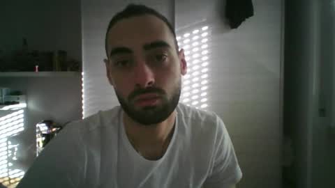 mollo20 online show from October 31, 2025, 2:07 pm